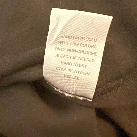 Gibson Latimer Black and Gold Patterned Tunic - Picture 7 of 7